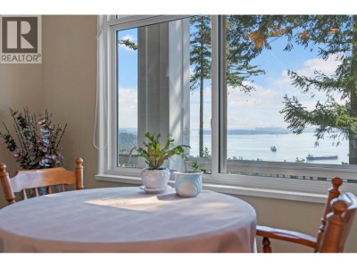 5110 ALDERFEILD Place | West Vancouver British Columbia | Slide Image Five