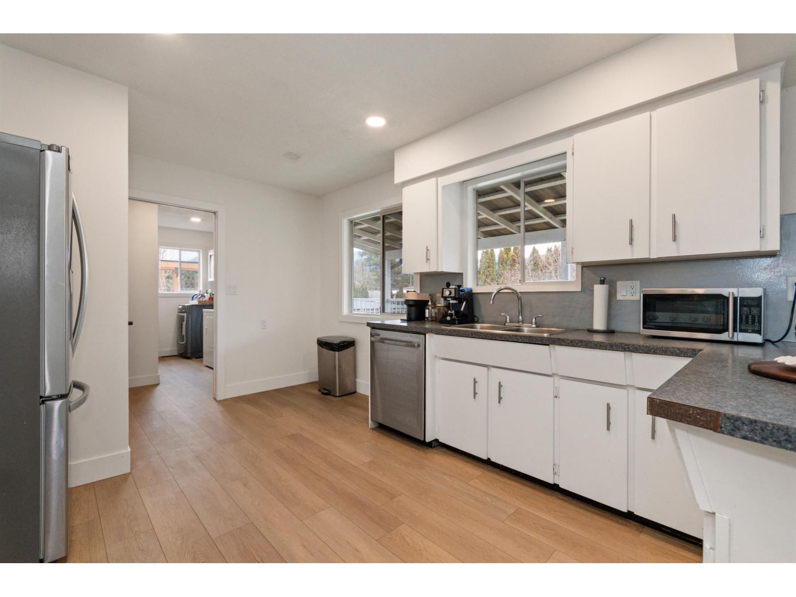 45601 FERNWAY AVENUE Image 11