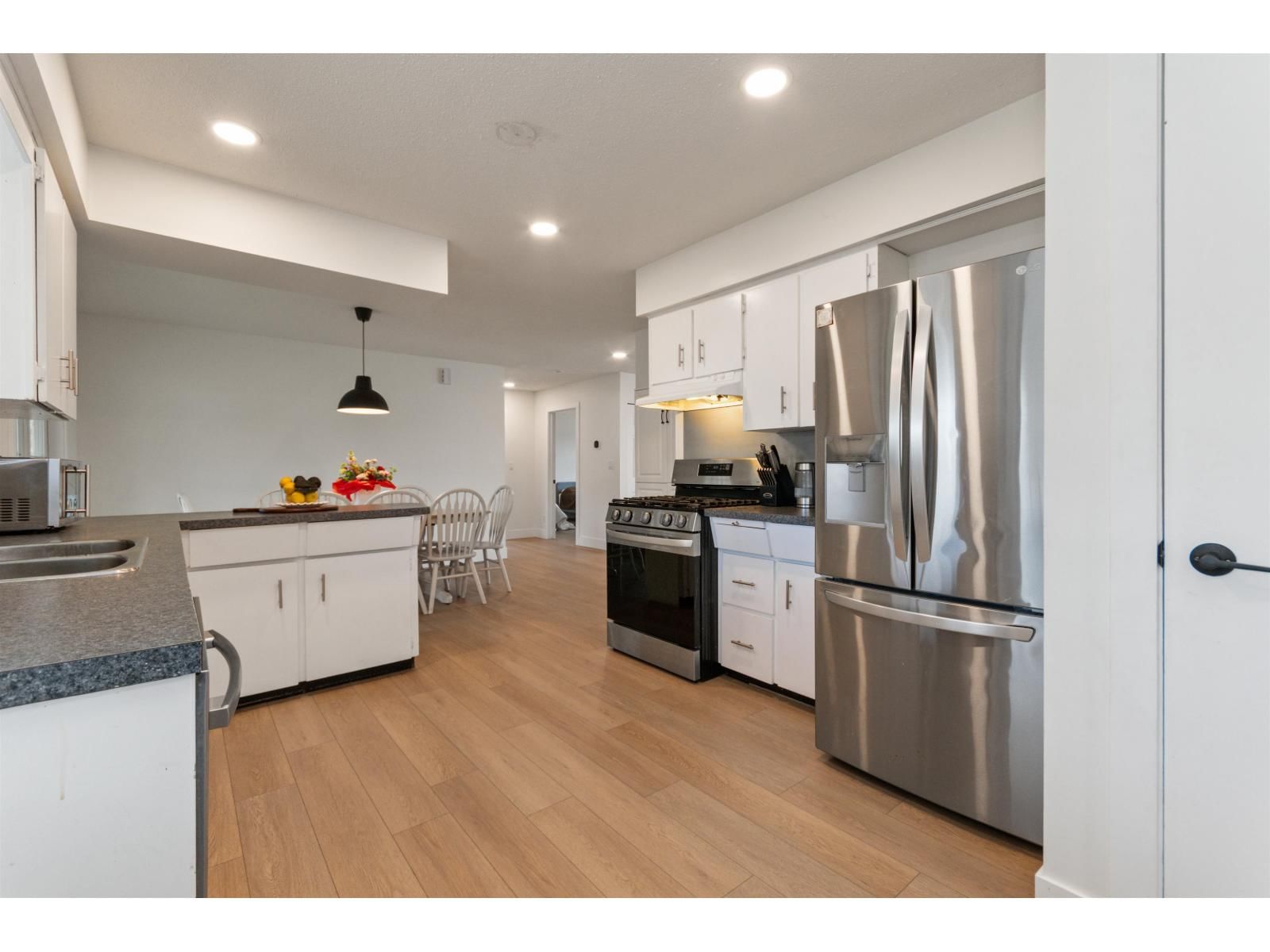 45601 FERNWAY AVENUE Image 12