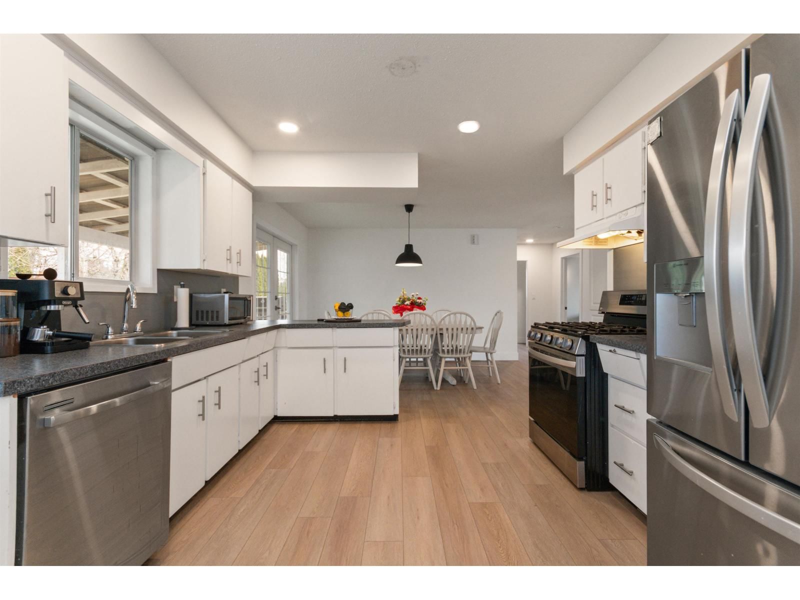 45601 FERNWAY AVENUE Image 13