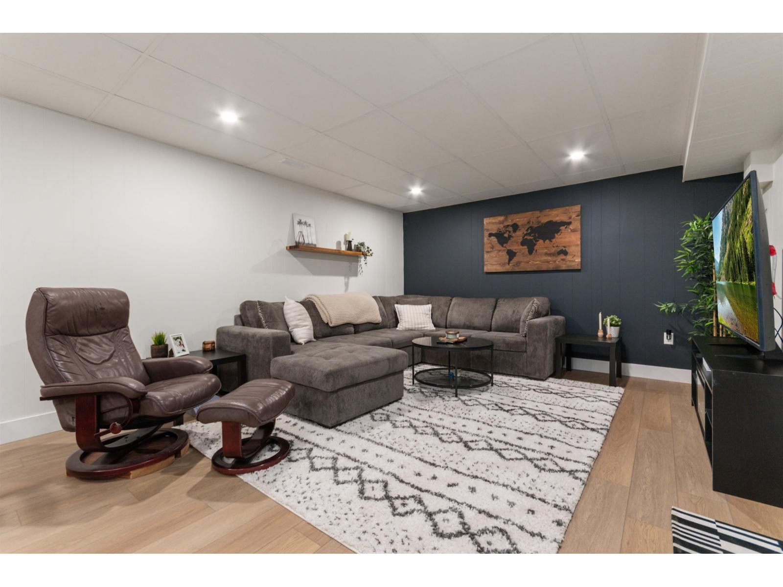 45601 FERNWAY AVENUE Image 27