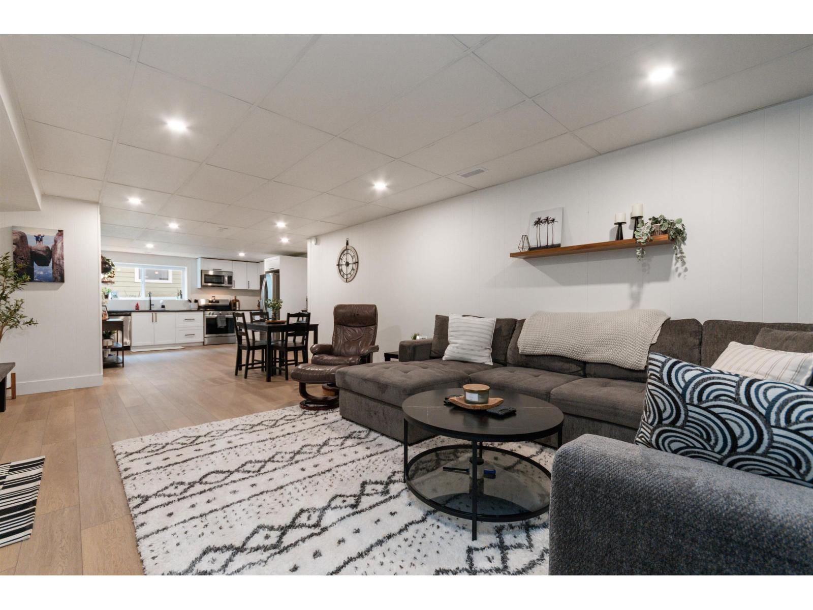 45601 FERNWAY AVENUE Image 28