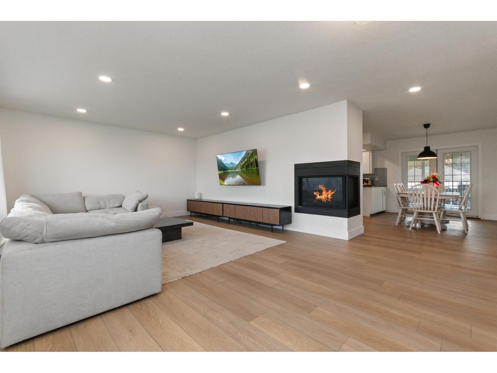 45601 FERNWAY AVENUE Image 5