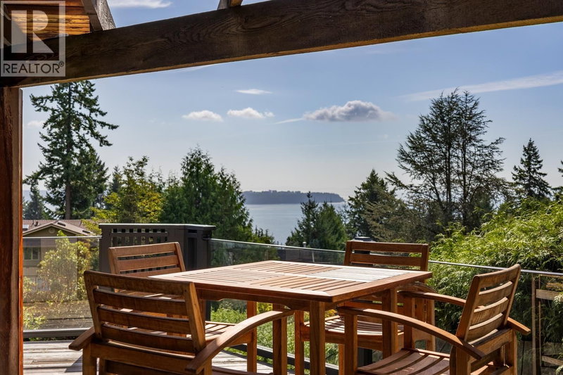 4615 WOODGREEN Drive, West Vancouver, V7S2V4 | Image 3