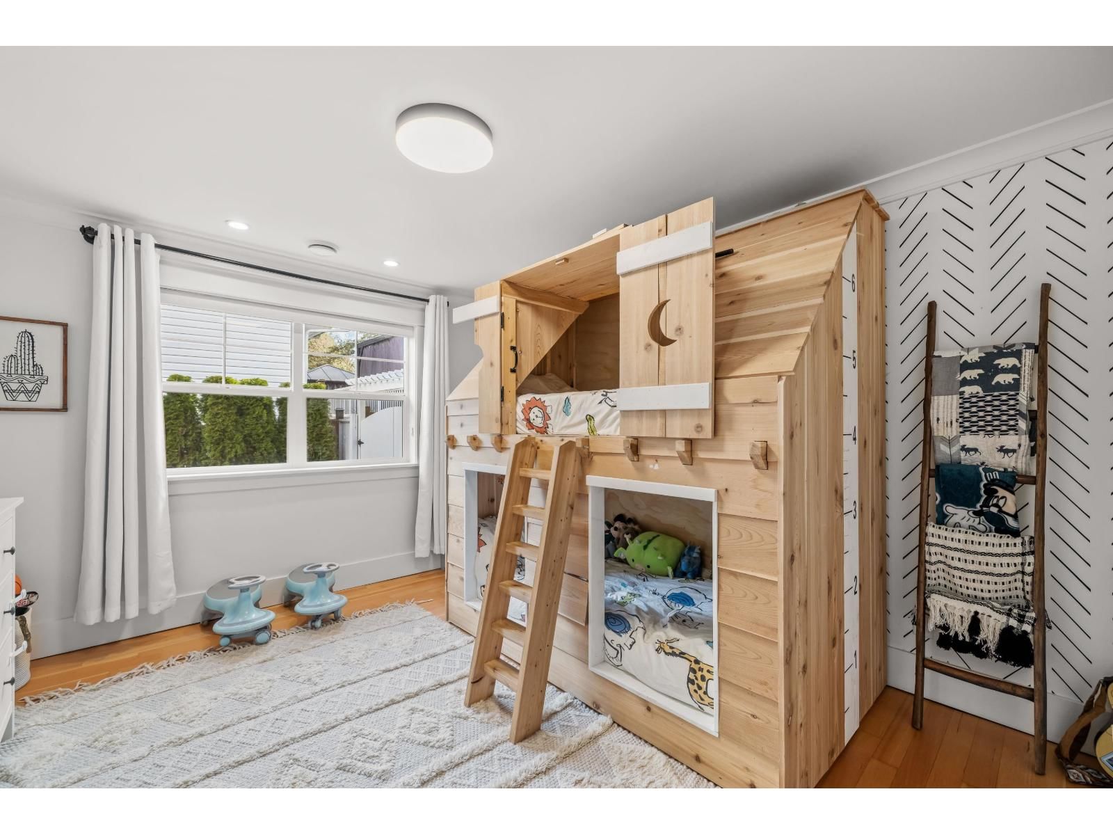 20492 43 AVENUE Image 16