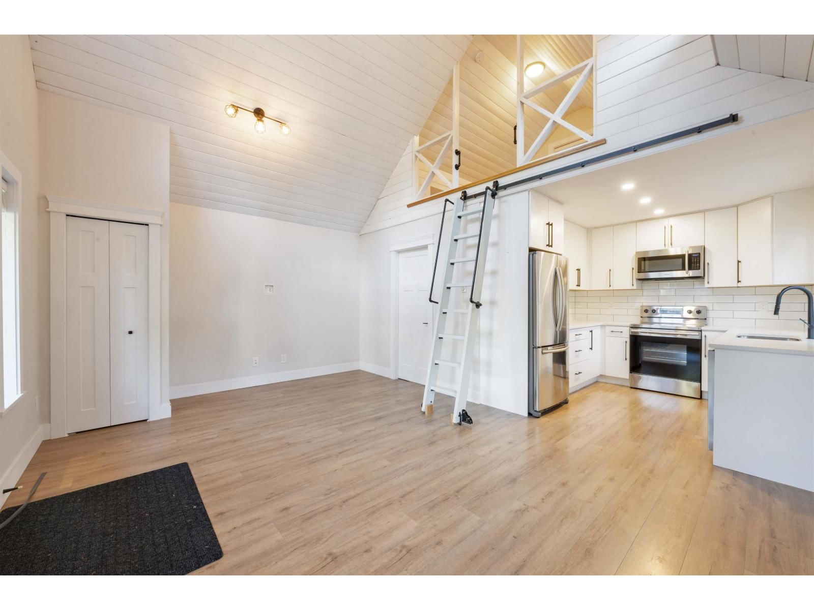 20492 43 AVENUE Image 32