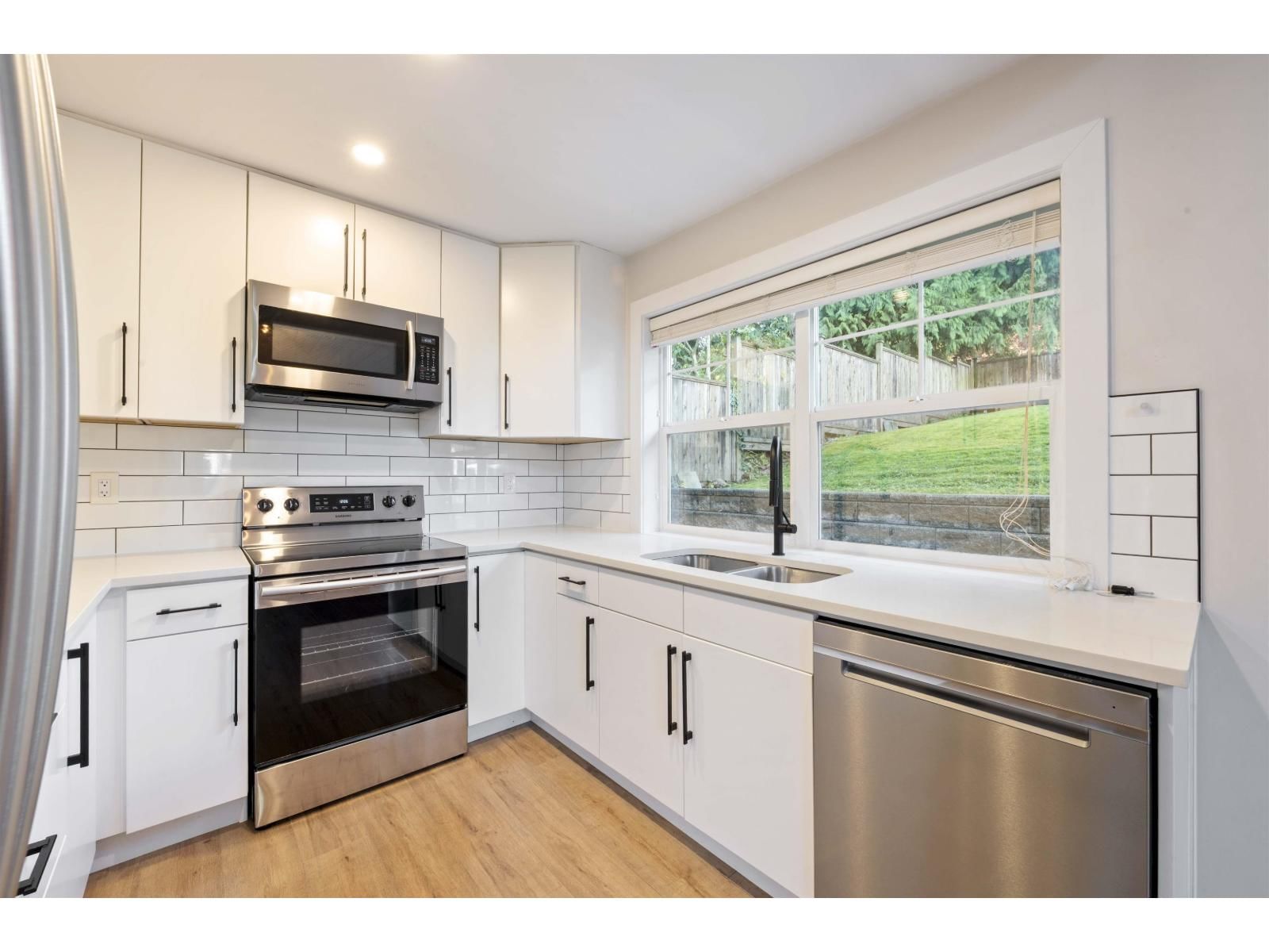 20492 43 AVENUE Image 35