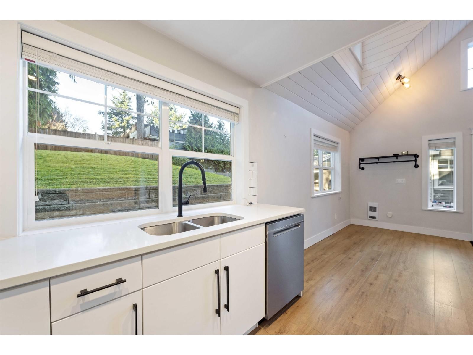 20492 43 AVENUE Image 37