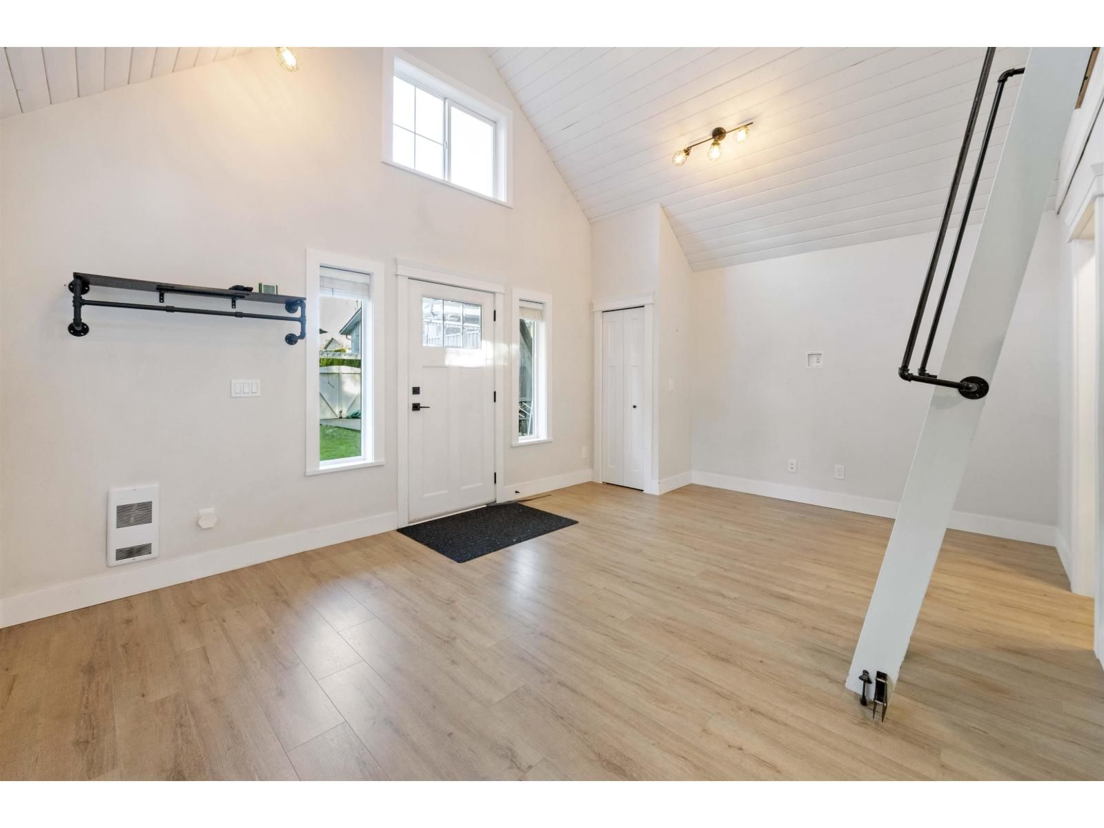 20492 43 AVENUE Image 38