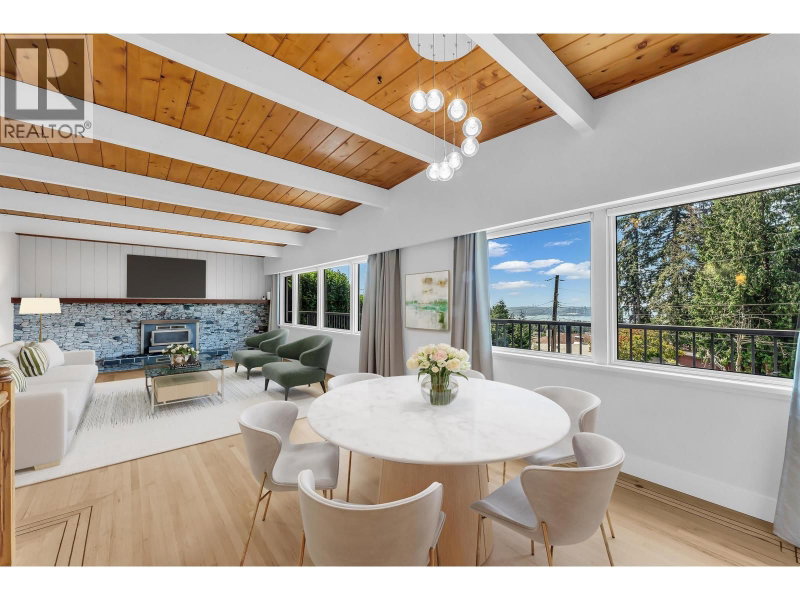 472 CRESTWOOD Avenue North Vancouver British Columbia, V7N 3C3 - 5 Bedrooms Home For Sale
