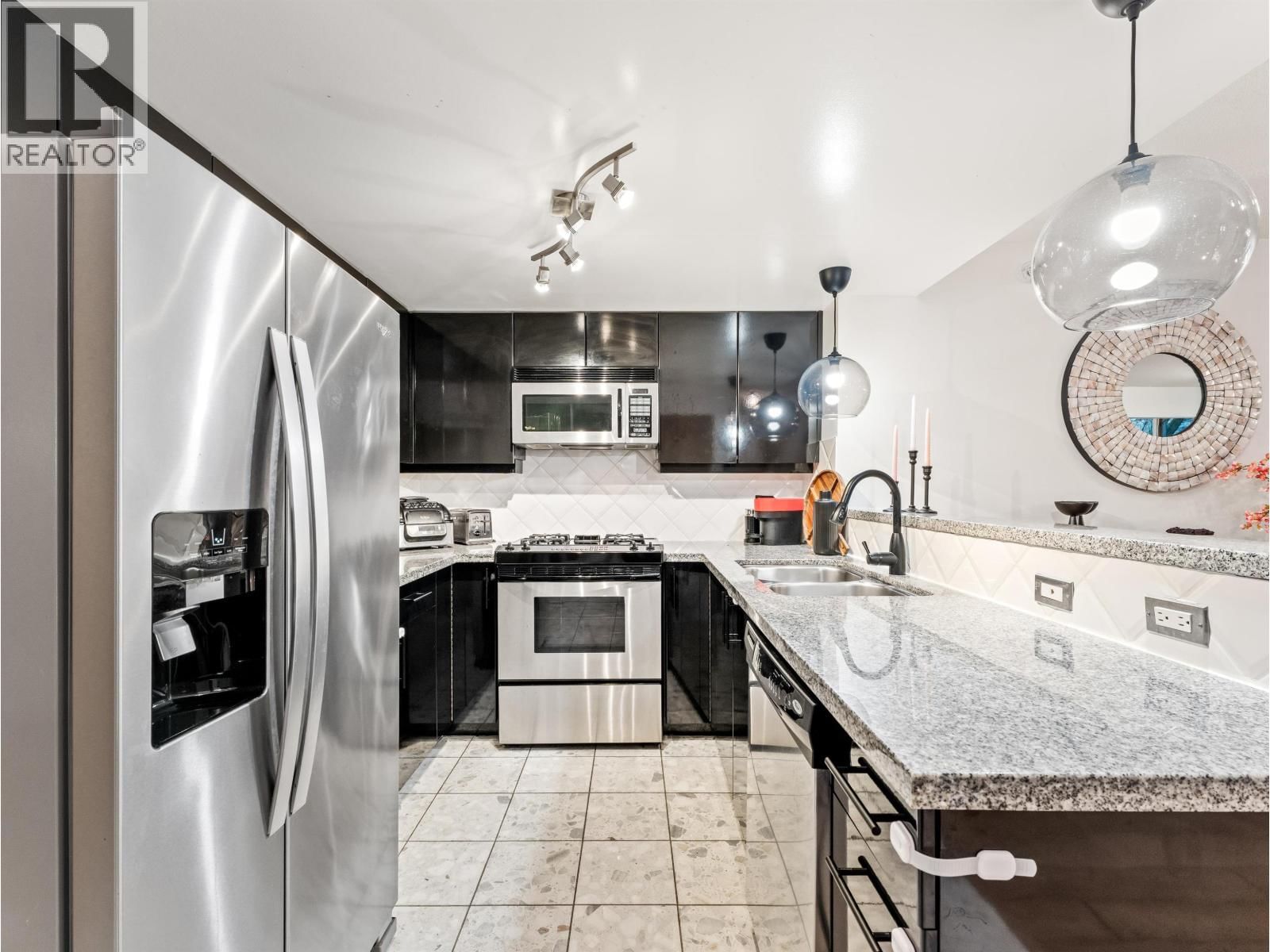 306 - 1328 PENDER STREET Image 9