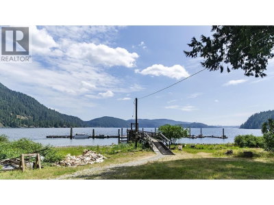 6 BRIGHTON Beach | North Vancouver British Columbia | Slide Image Sixteen