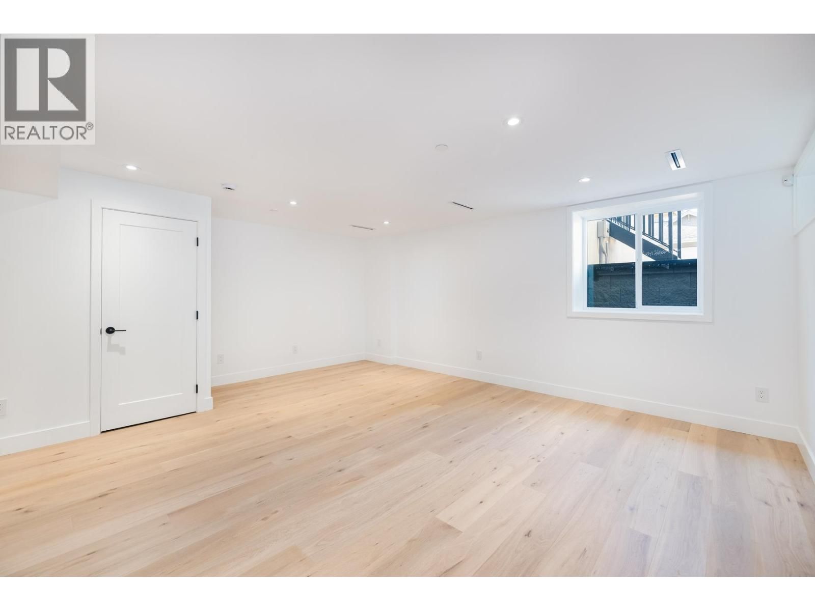 261 6TH STREET Image 15