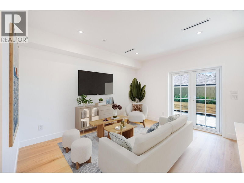 261 6TH Street, North Vancouver, V7M1K7 | Image 2