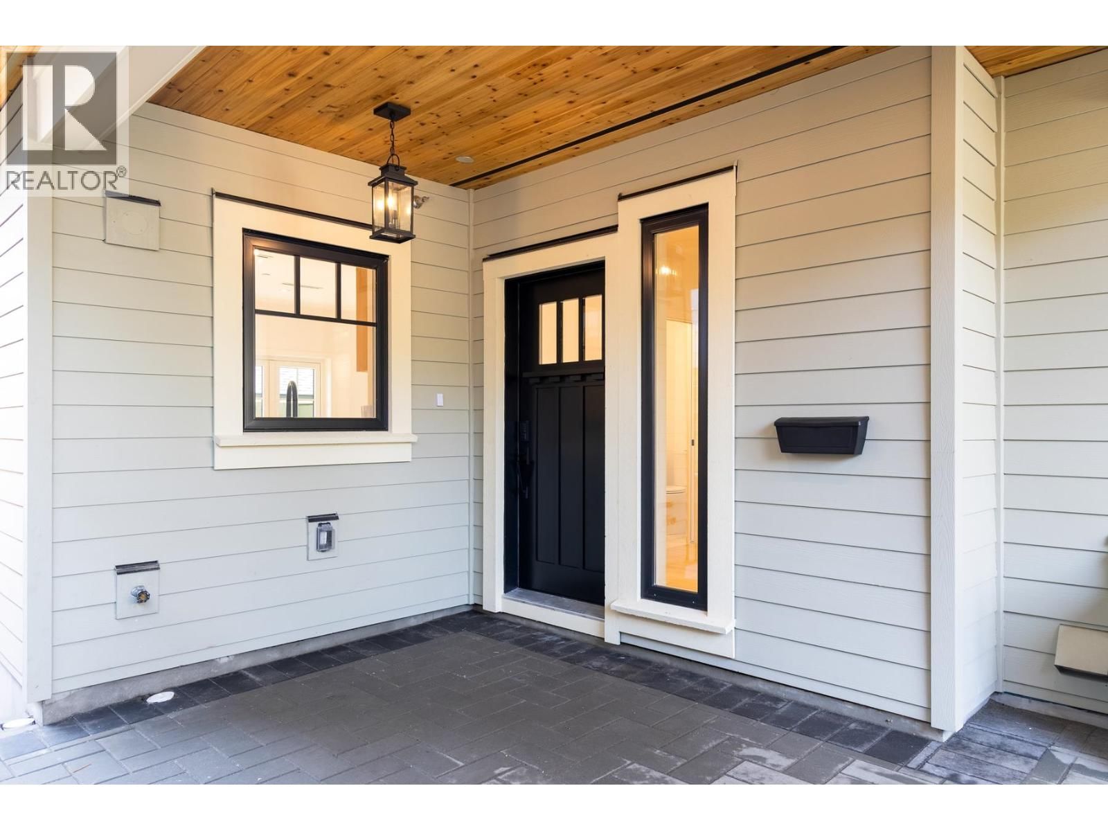 261 6TH STREET Image 21