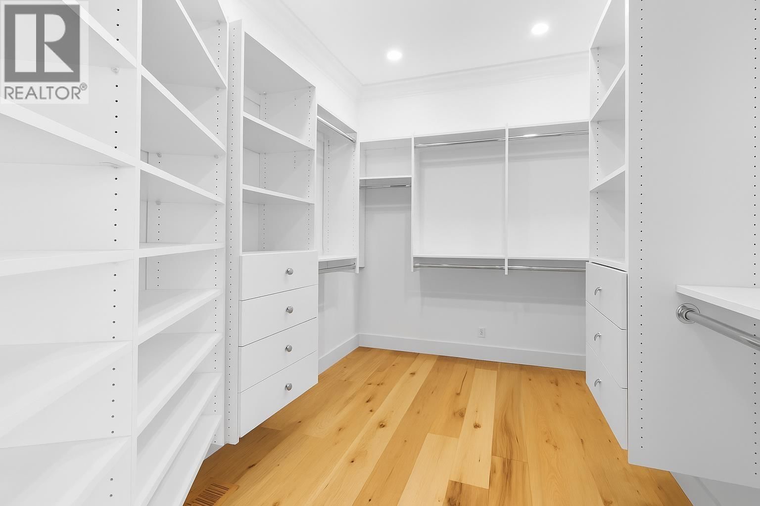 4379 ROSS CRESCENT Image 22