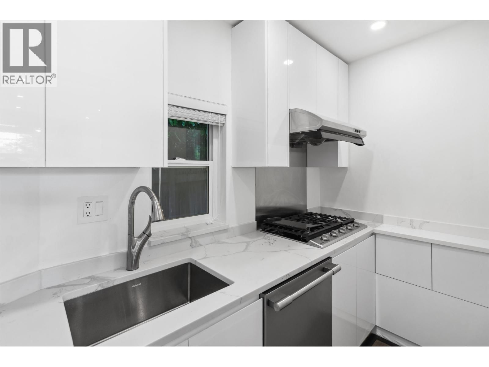 4379 ROSS CRESCENT Image 9