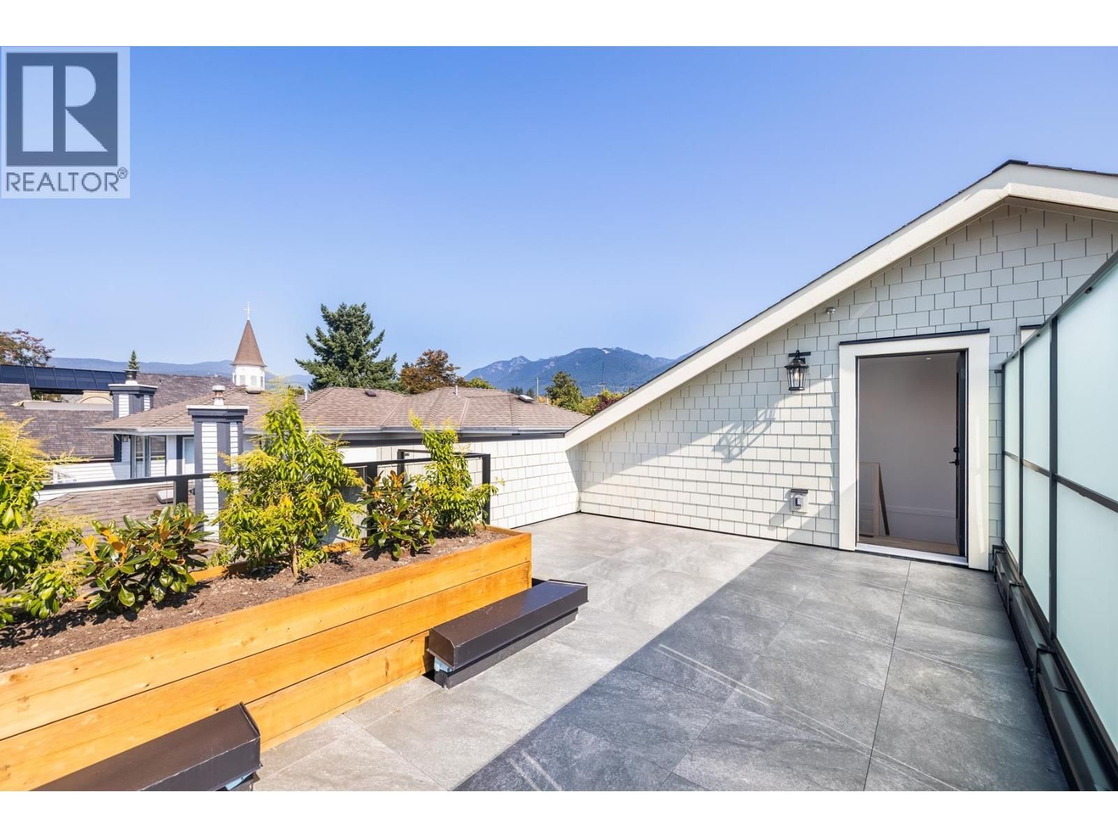 265 6TH STREET Image 17