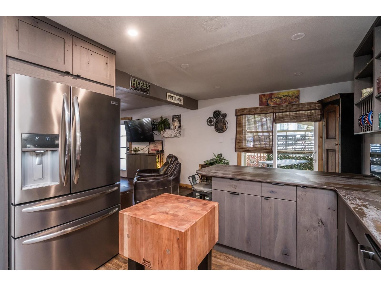 695 HUDSON BAY STREET Image 10