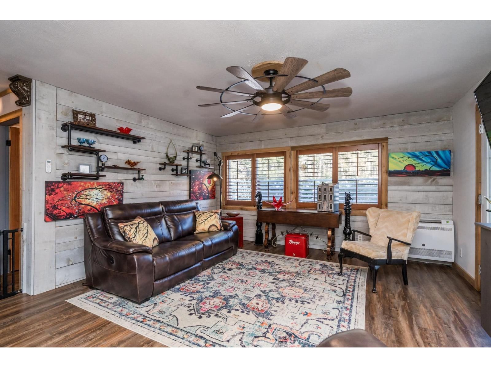 695 HUDSON BAY STREET Image 4