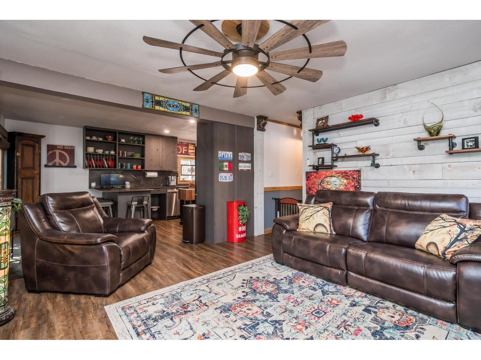 695 HUDSON BAY STREET Image 5