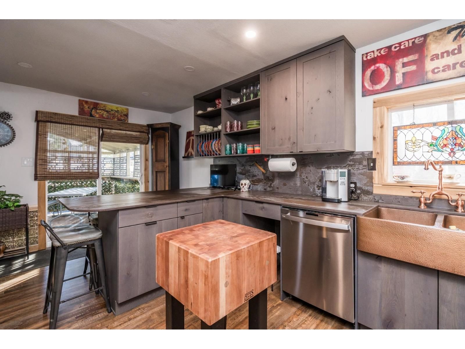 695 HUDSON BAY STREET Image 9