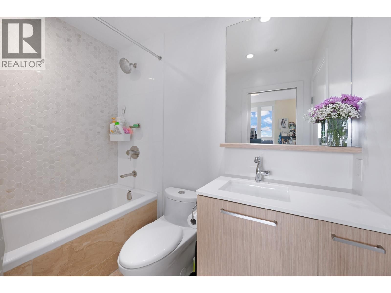 1309 - 567 CLARKE ROAD Image 11