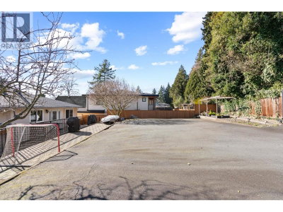 5039 MARINE Drive | Burnaby British Columbia | Slide Image Forty
