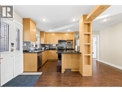 5039 MARINE Drive | Burnaby British Columbia | Slide Image Nine