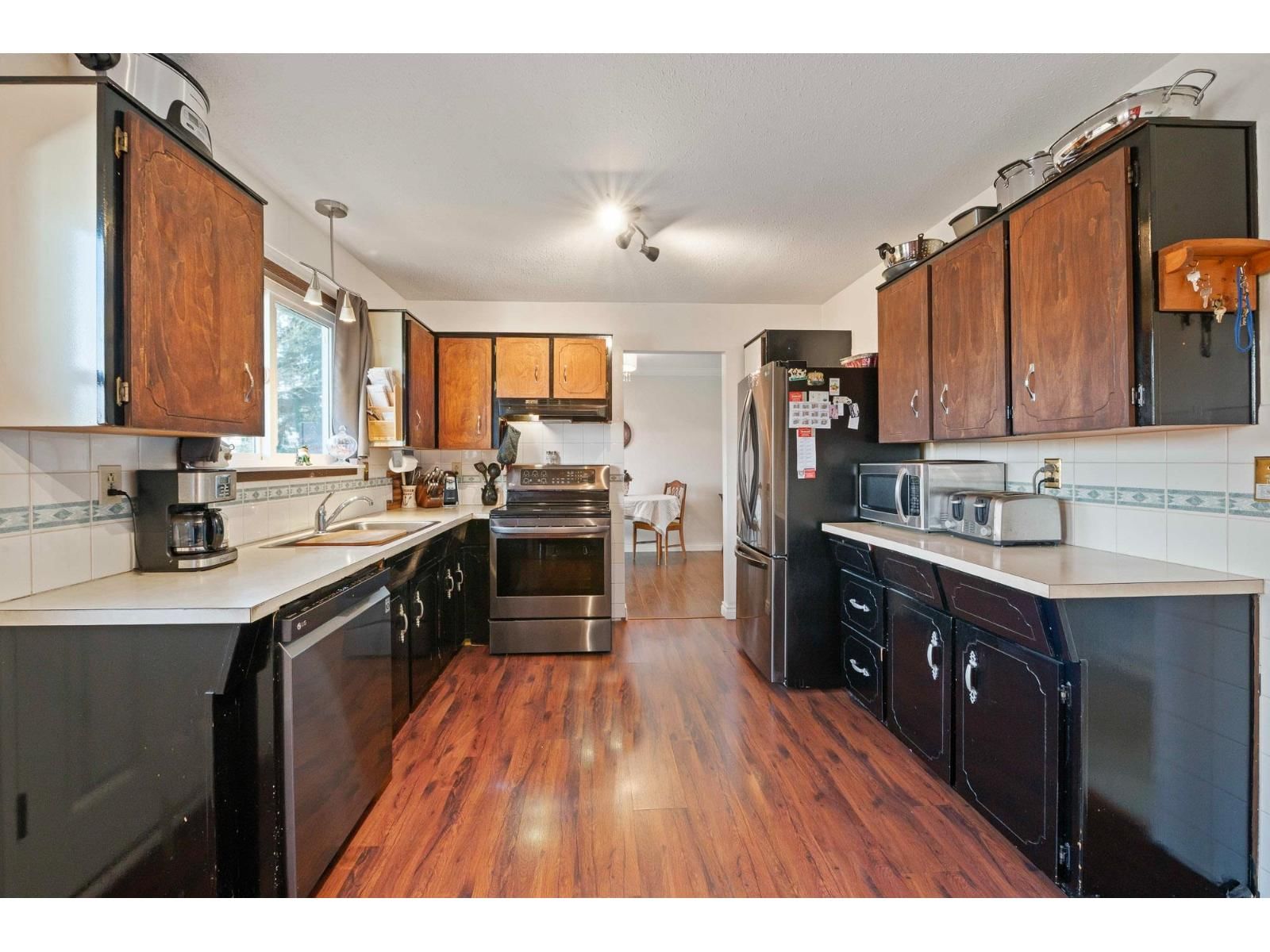 2096 MARTENS STREET Image 12