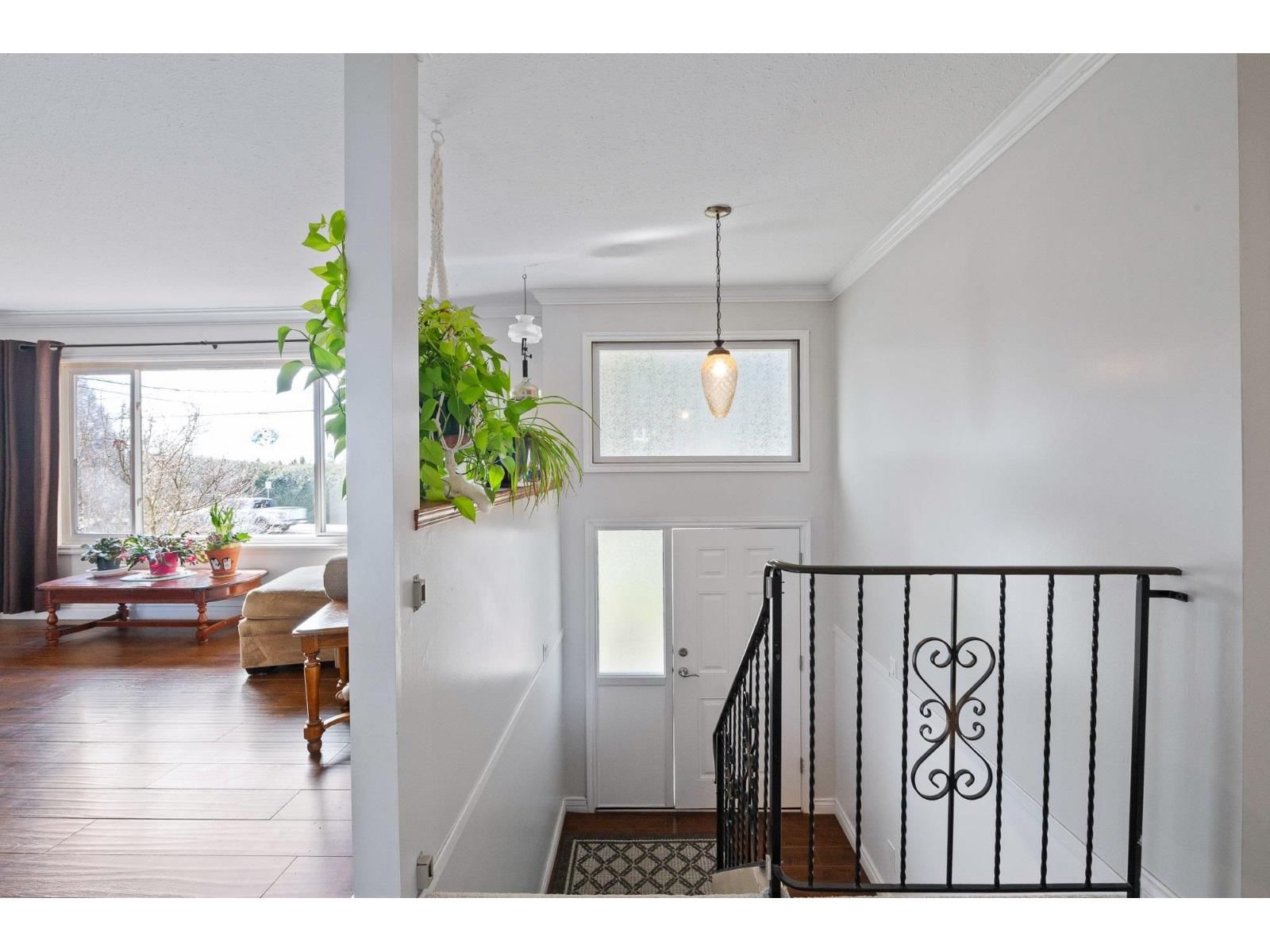 2096 MARTENS STREET Image 15