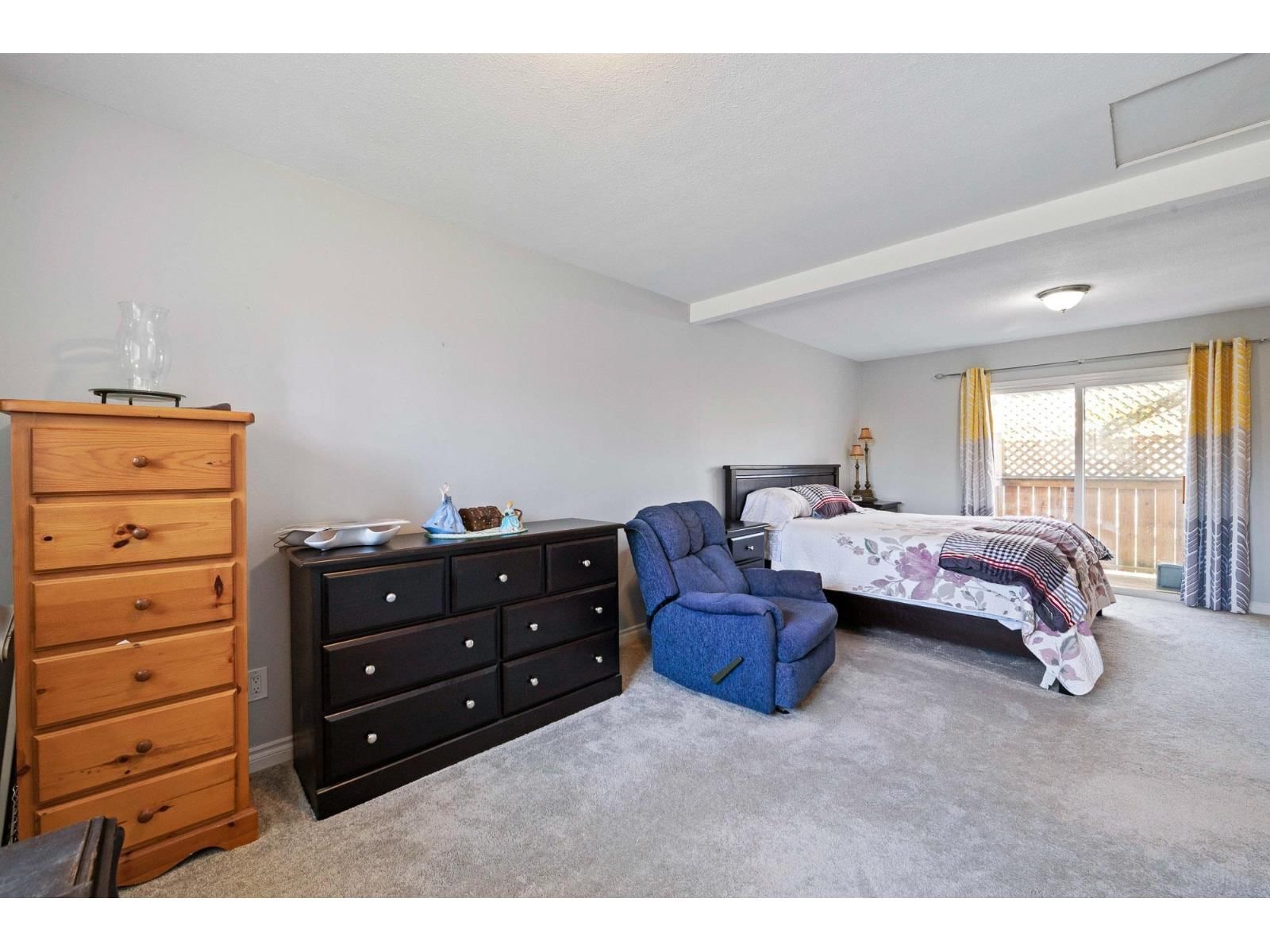 2096 MARTENS STREET Image 16