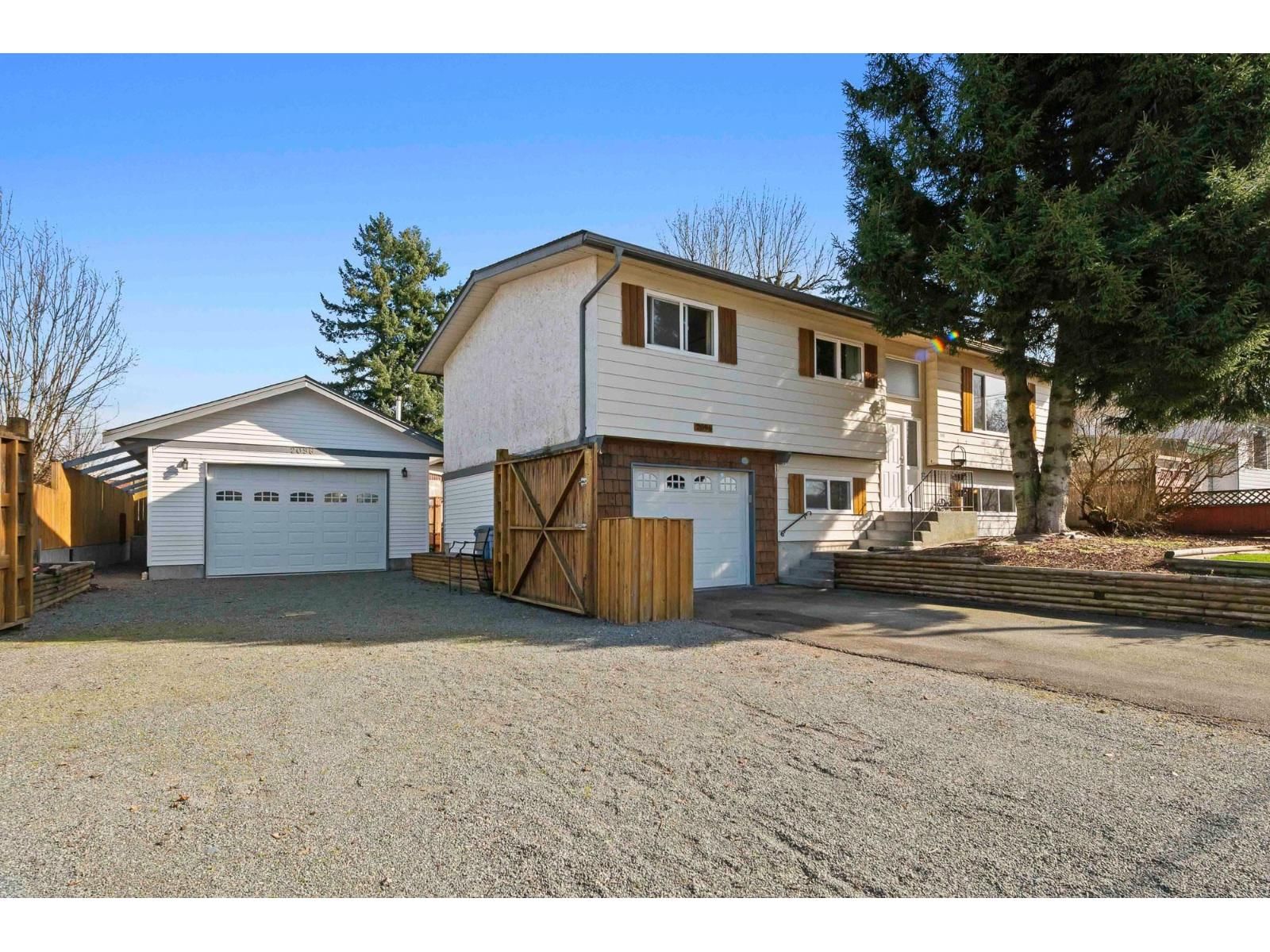 2096 MARTENS STREET Image 2