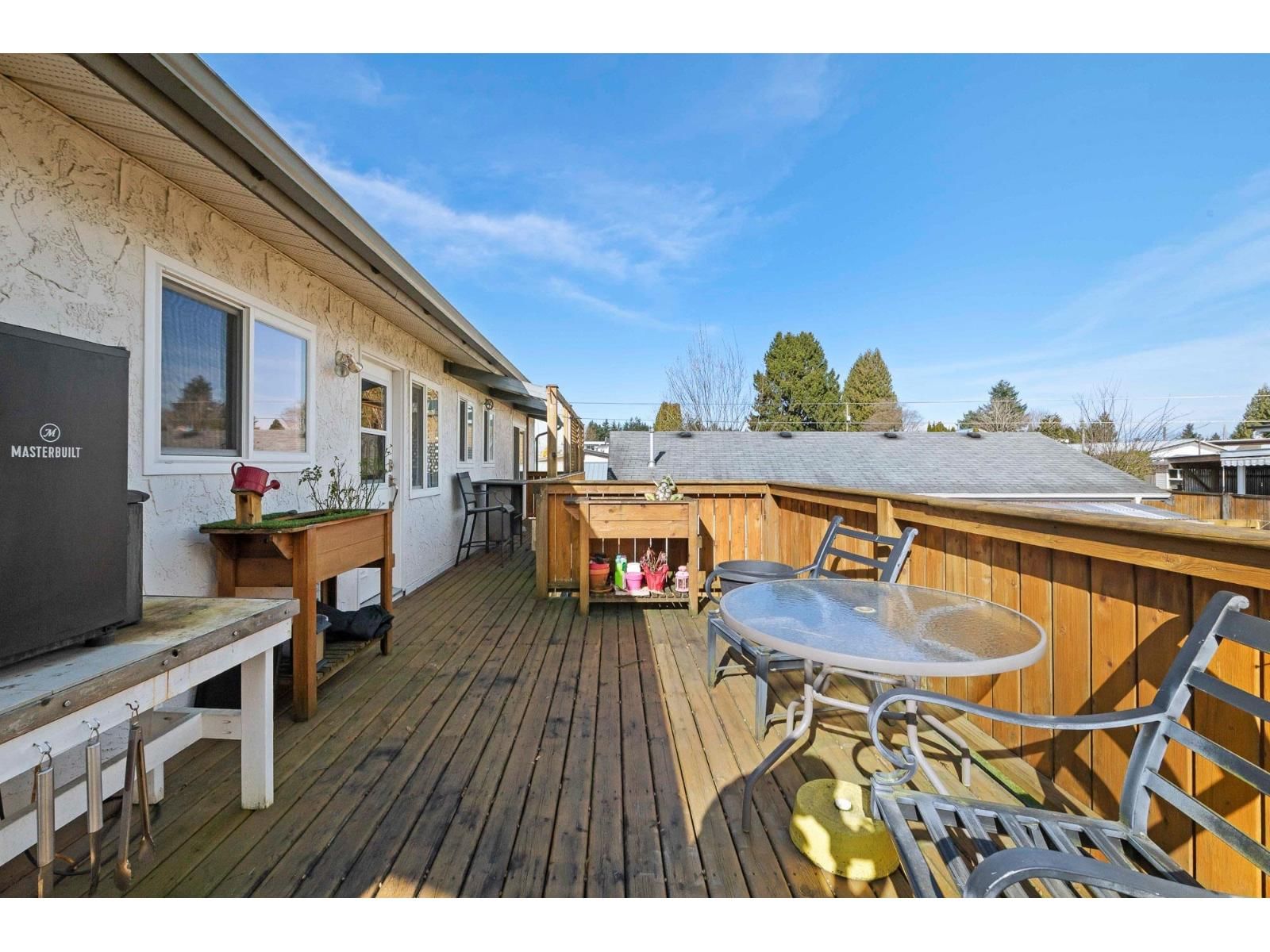 2096 MARTENS STREET Image 22