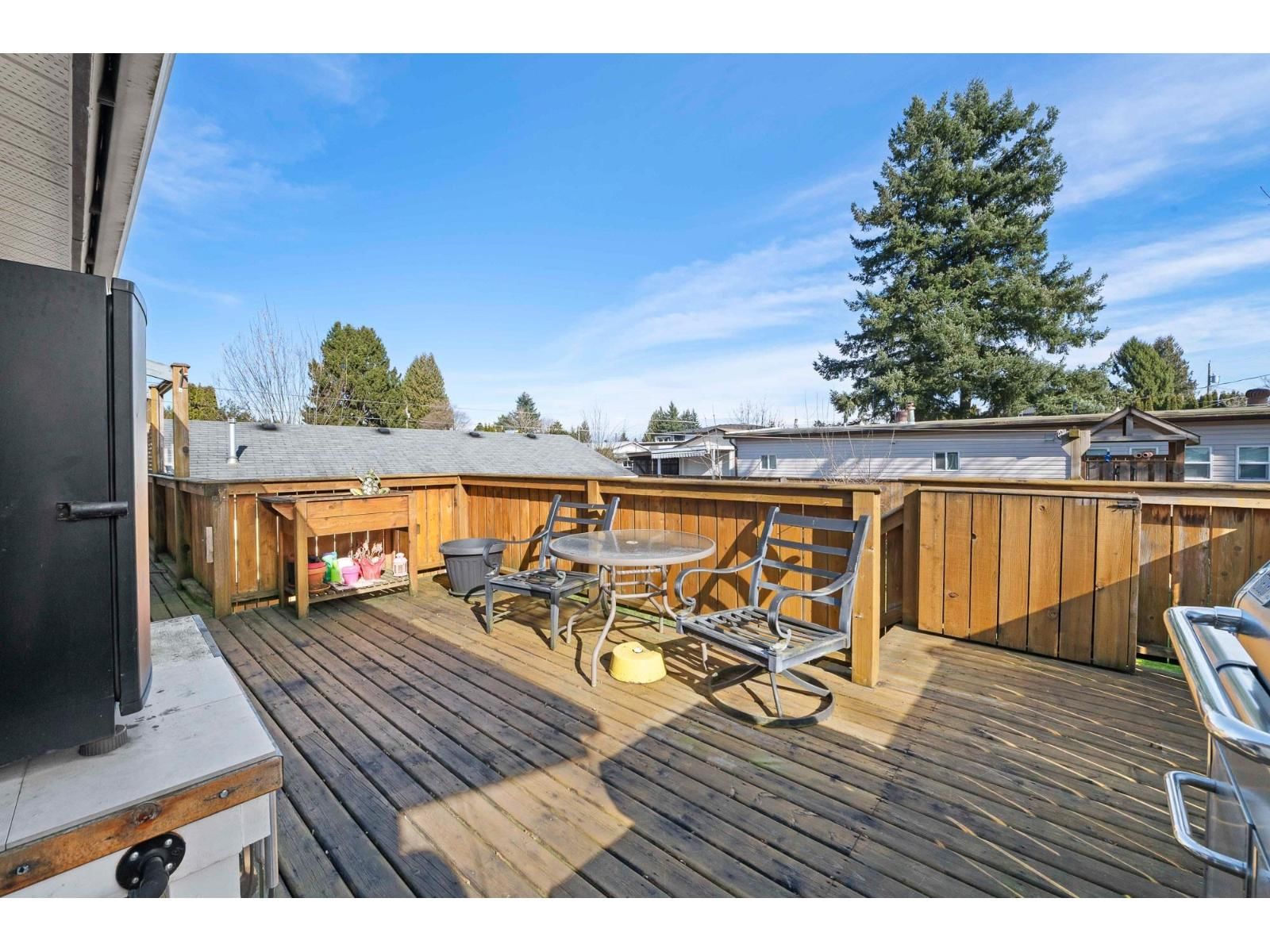 2096 MARTENS STREET Image 24