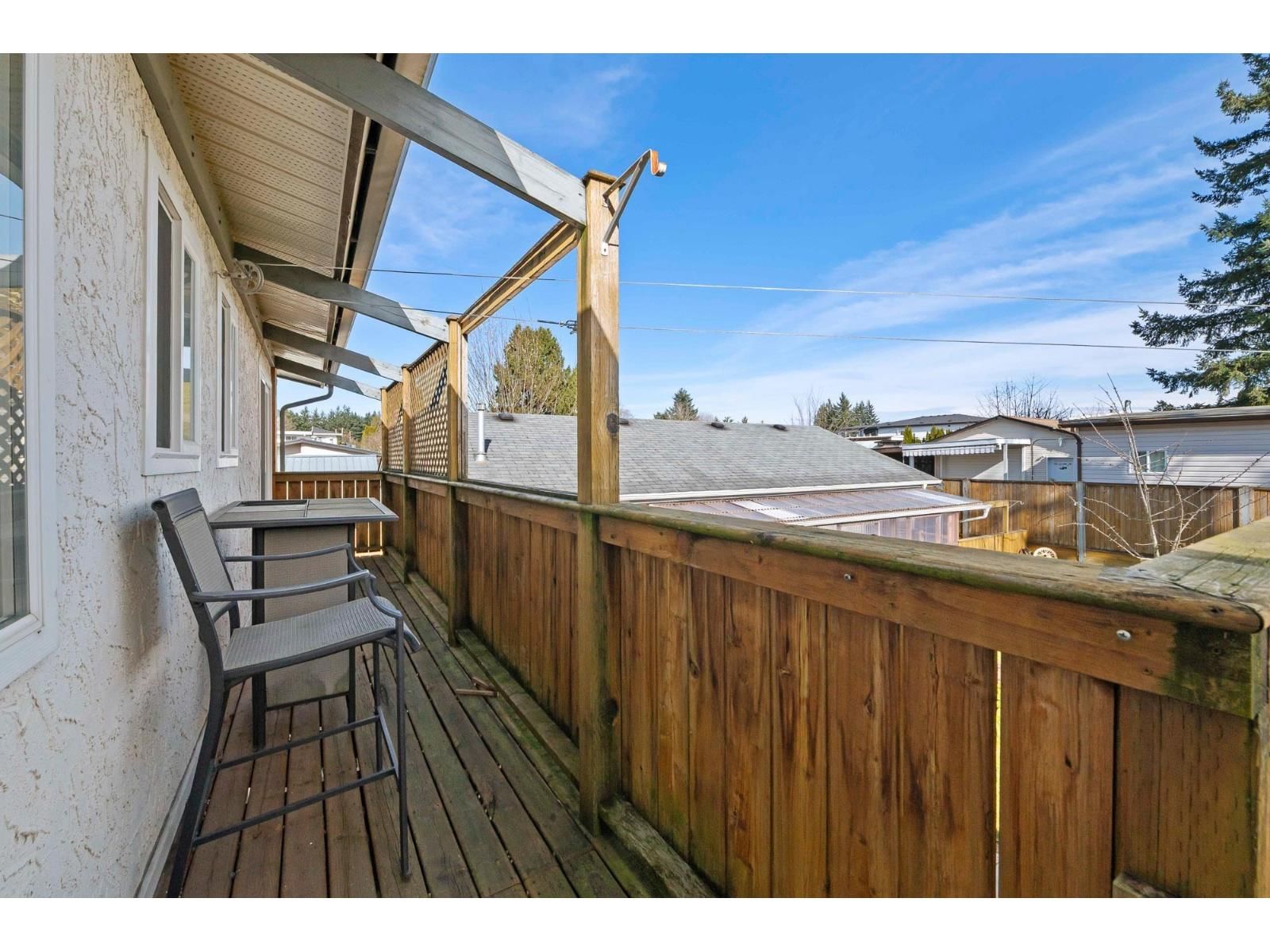 2096 MARTENS STREET Image 25