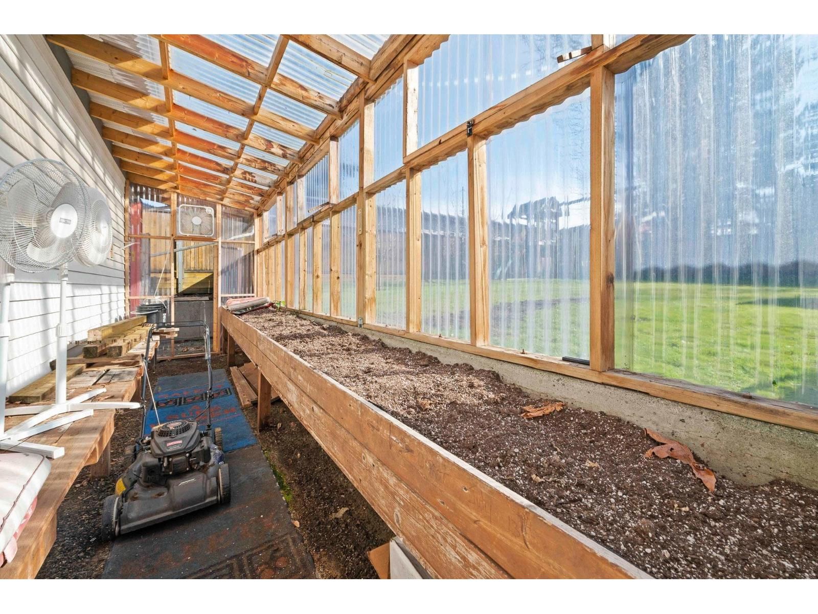 2096 MARTENS STREET Image 35