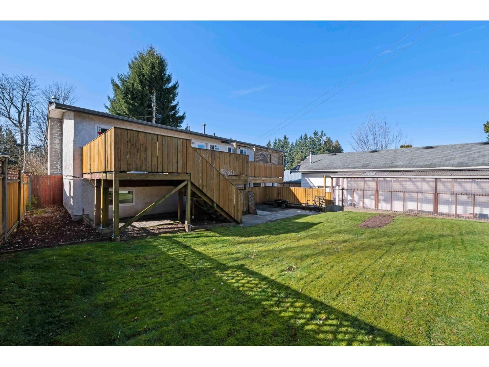 2096 MARTENS STREET Image 38