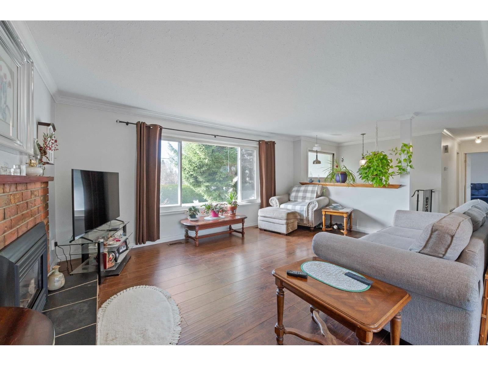 2096 MARTENS STREET Image 4