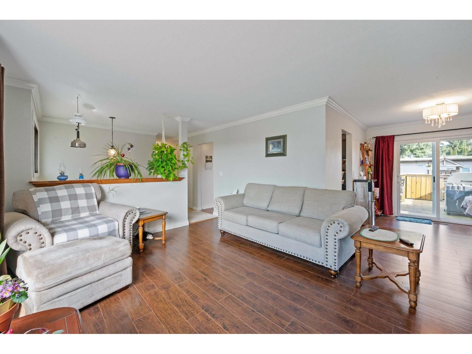 2096 MARTENS STREET Image 6