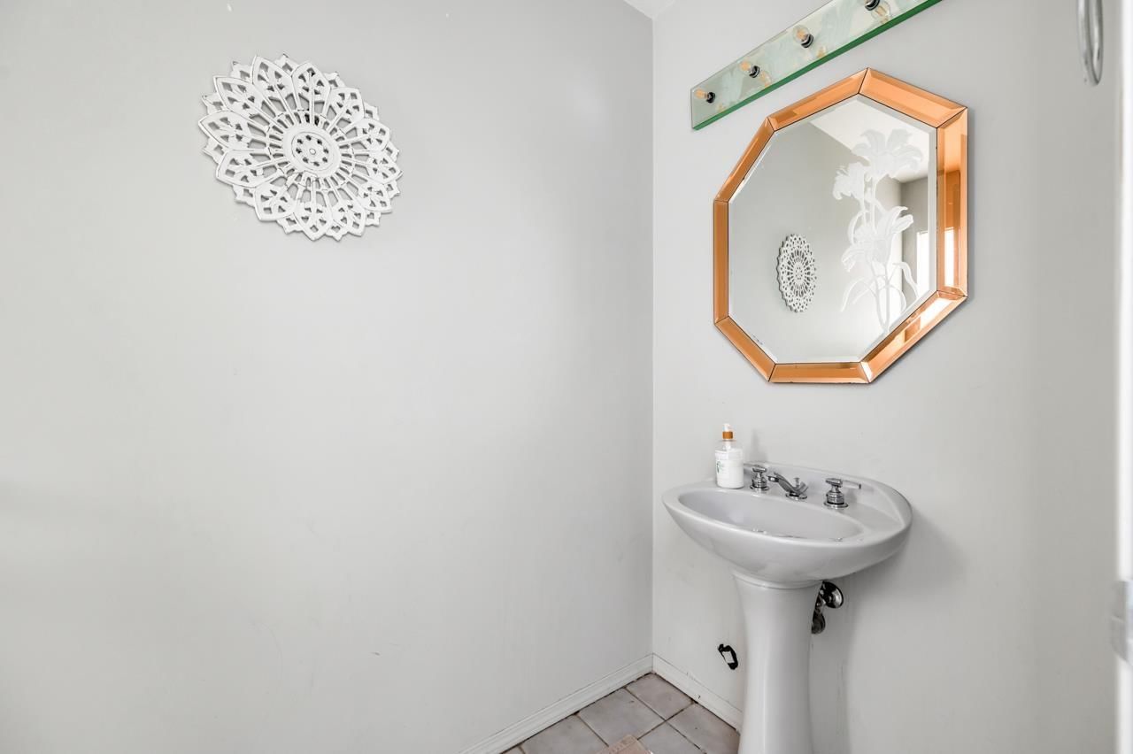 13553 25 AVENUE Image 22