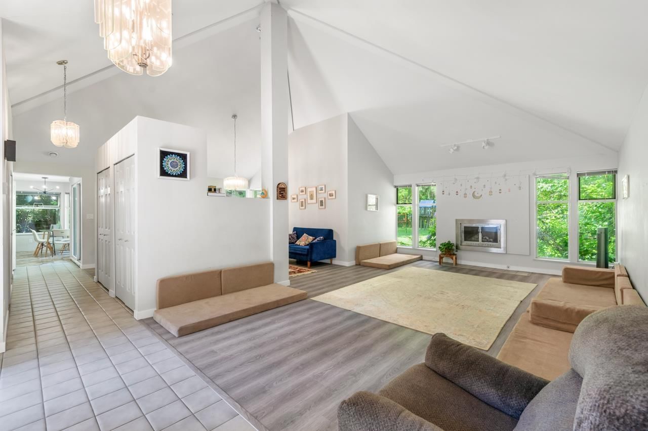 13553 25 AVENUE Image 4