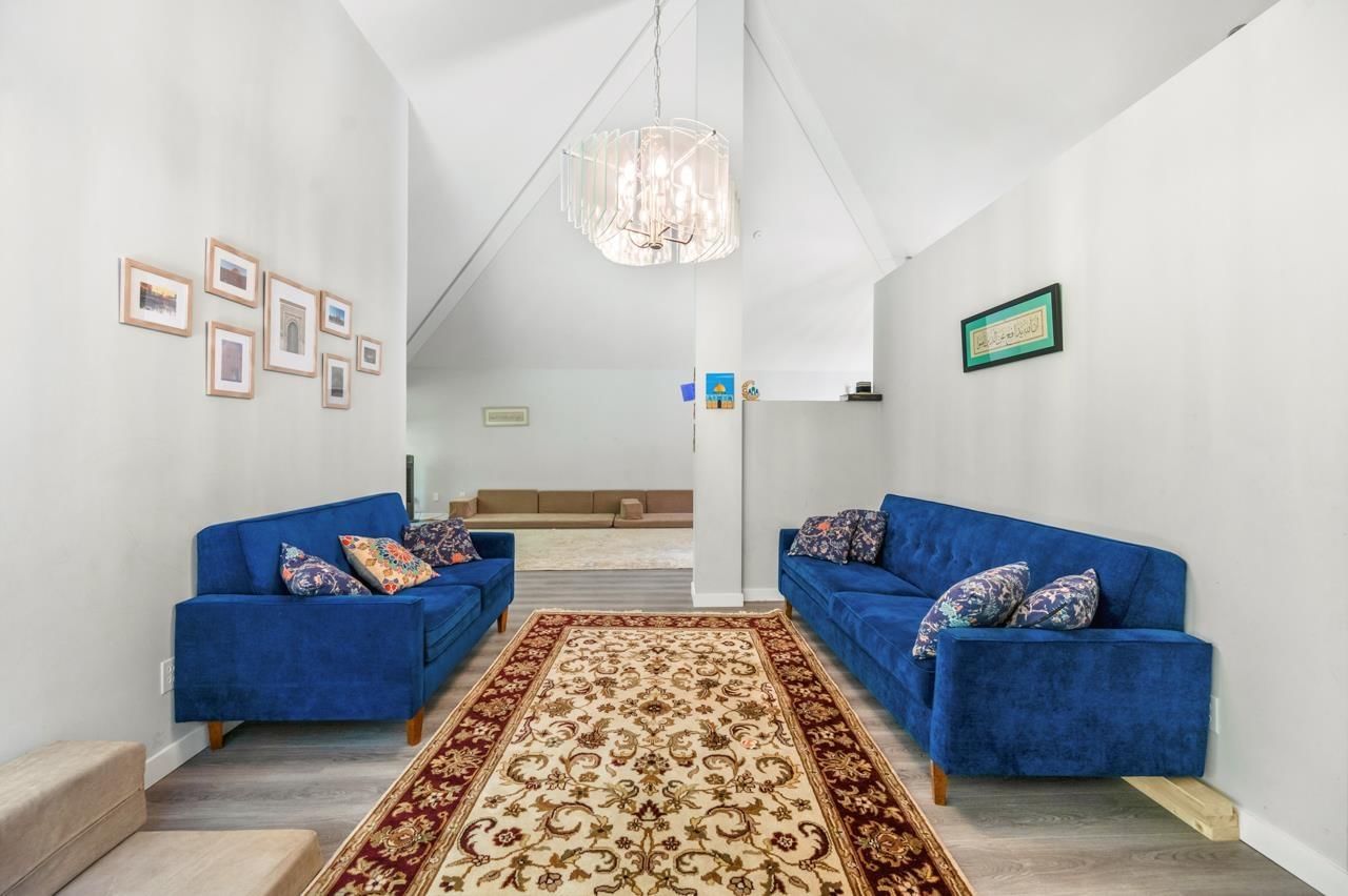 13553 25 AVENUE Image 8