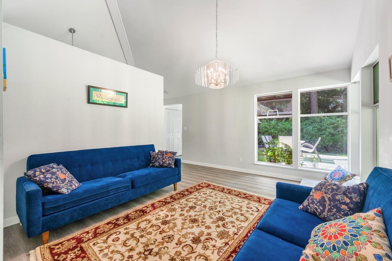 13553 25 AVENUE Image 9