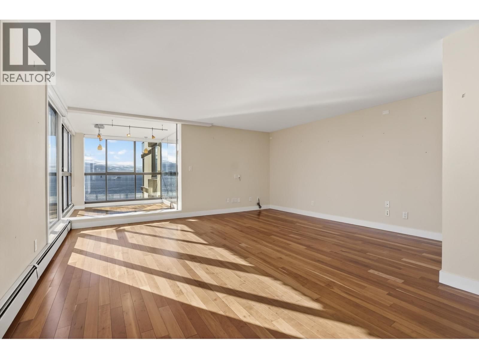 203 - 2090 ARGYLE AVENUE Image 10