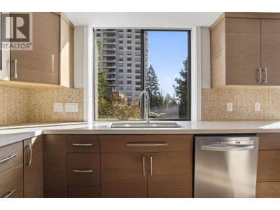 2090 ARGYLE Avenue | West Vancouver British Columbia | Slide Image Sixteen