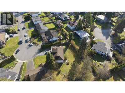 7148 CARDINAL Court | Burnaby British Columbia | Slide Image Six