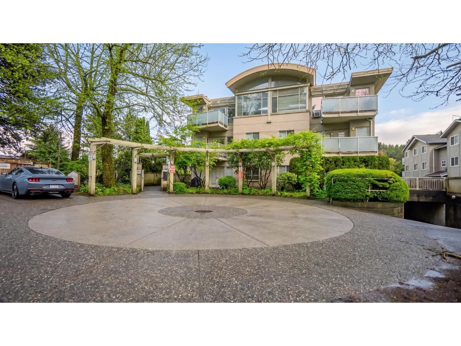 33682 MARSHALL Road, Abbotsford, British Columbia V2S 1L1