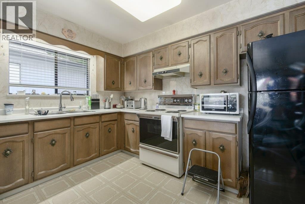 8194 WOODLAKE COURT Image 15