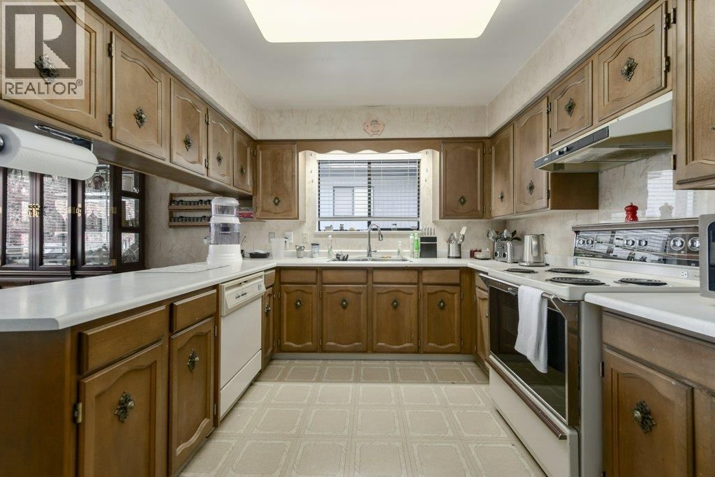 8194 WOODLAKE COURT Image 16